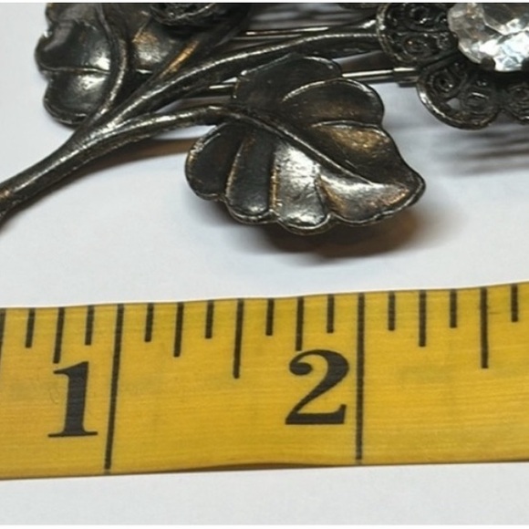 Antique pin silvertone filigree, clear crystal flower bouquet fur clip/hat pin. - Picture 5 of 5